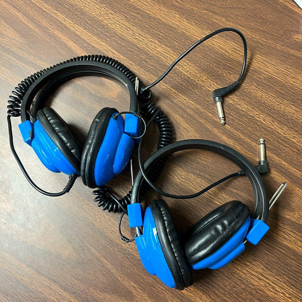 Lakeshore Learning Center Headphone Blue with 1/4" Plugs Set of 2